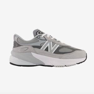 New Balance 990 V6